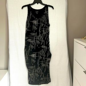 Sleeveless maternity dress